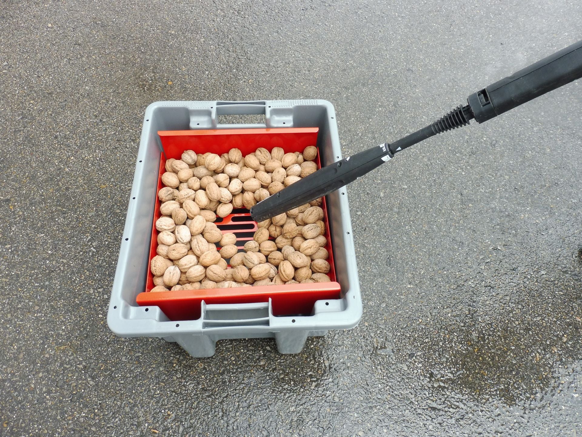 Caixa com grelha de lavagem